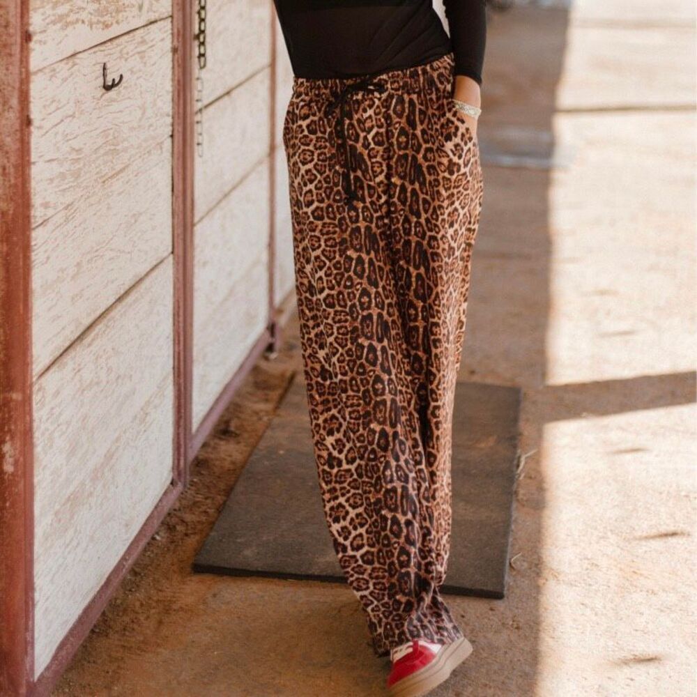 Wild Comfort: Western Leopard Print Wide-Leg Pants New - Picture 4 of 9